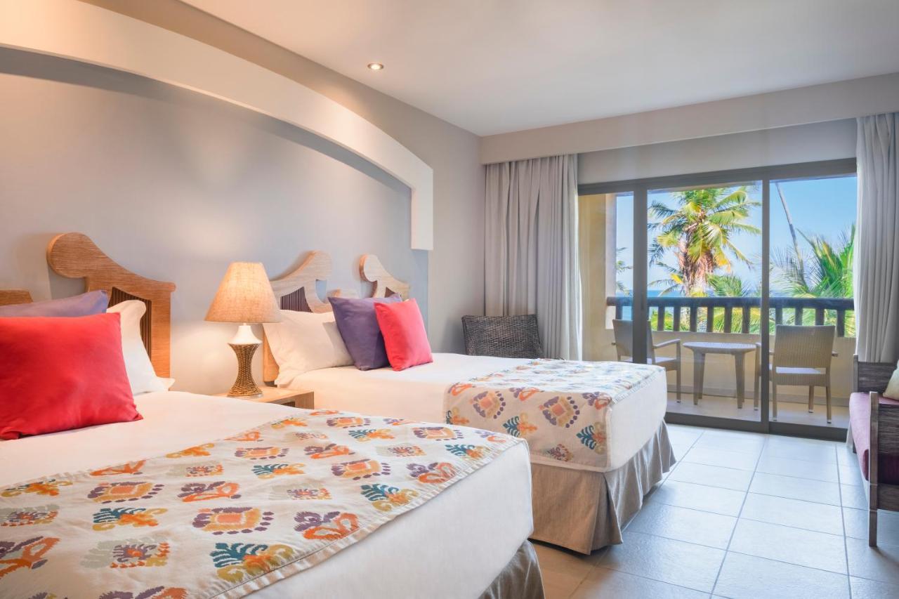 Iberostar Waves Bahia Resort